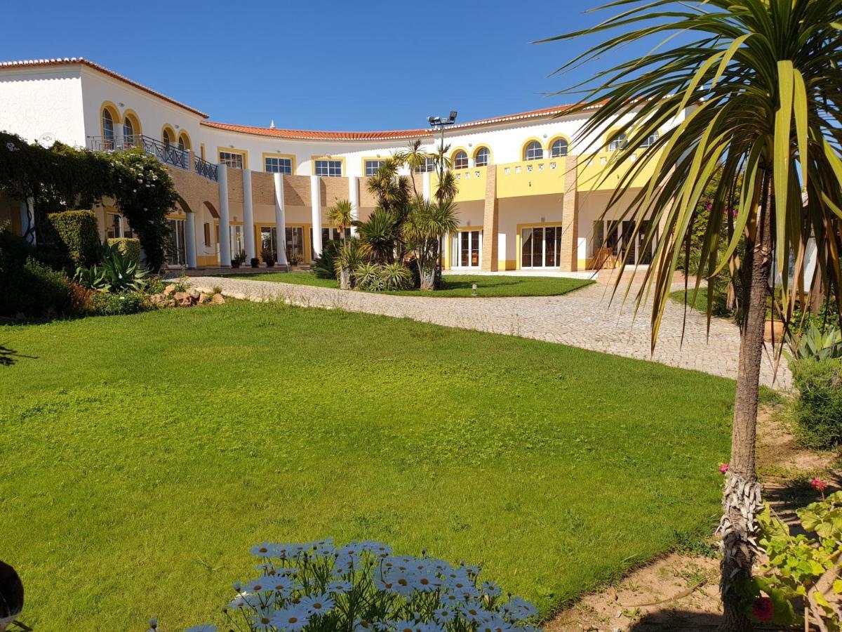 Club House Cvl Hotel Praia Da Luz Bagian luar foto