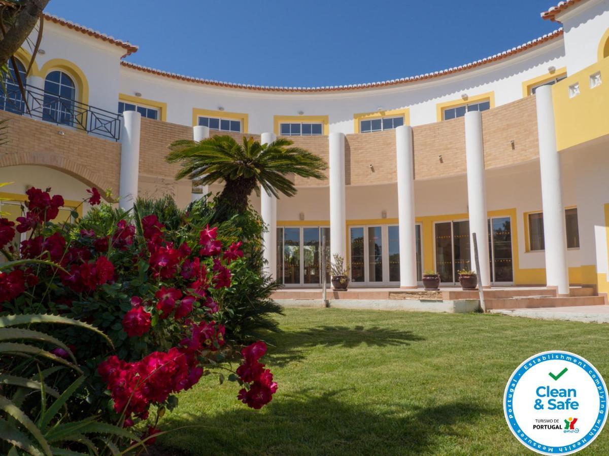 Club House Cvl Hotel Praia Da Luz Bagian luar foto